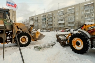 Праздник в расчищенном дворе Праздник в расчищенном дворе