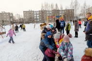 Праздник в расчищенном дворе Праздник в расчищенном дворе