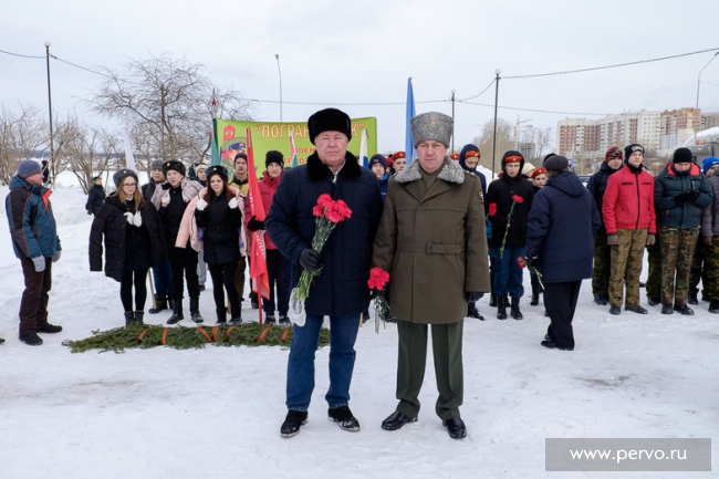 В Первоуральске прошел митинг, посвященный дню памяти российских воинов В Первоуральске прошел митинг, посвященный дню памяти российских воинов