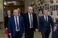Глава Первоуральска и депутаты поздравили мужчин с Днем защитника Отечества Глава Первоуральска и депутаты поздравили мужчин с Днем защитника Отечества