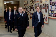 Глава Первоуральска и депутаты поздравили мужчин с Днем защитника Отечества Глава Первоуральска и депутаты поздравили мужчин с Днем защитника Отечества