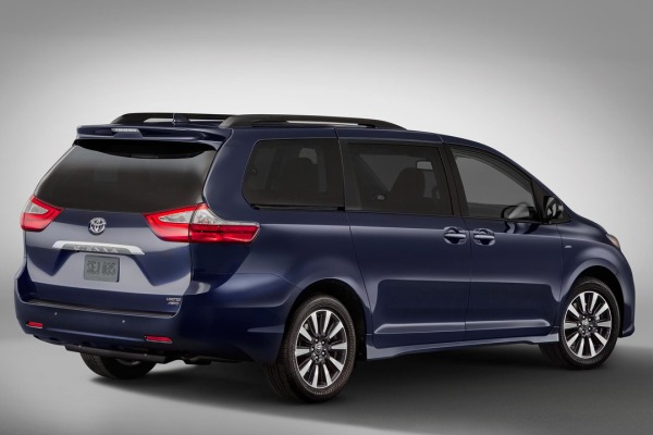 Toyota освежила минивэн Sienna Toyota освежила минивэн Sienna