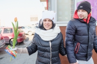 Депутаты «Единой России» 8 марта дарили женщинам цветы Депутаты «Единой России» 8 марта дарили женщинам цветы