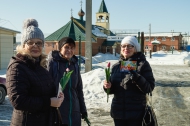 Депутаты «Единой России» 8 марта дарили женщинам цветы Депутаты «Единой России» 8 марта дарили женщинам цветы