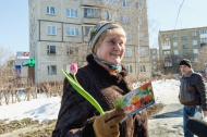 Депутаты «Единой России» 8 марта дарили женщинам цветы Депутаты «Единой России» 8 марта дарили женщинам цветы