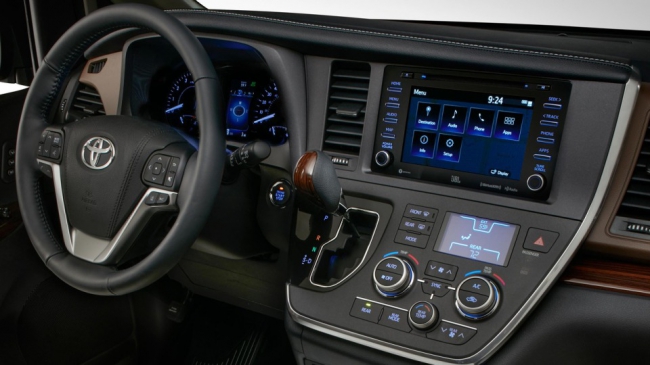 Toyota освежила минивэн Sienna Toyota освежила минивэн Sienna