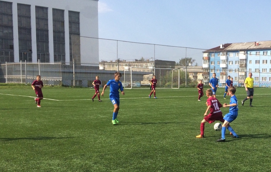 На искусственном поле FIFA прошел детский футбольный турнир