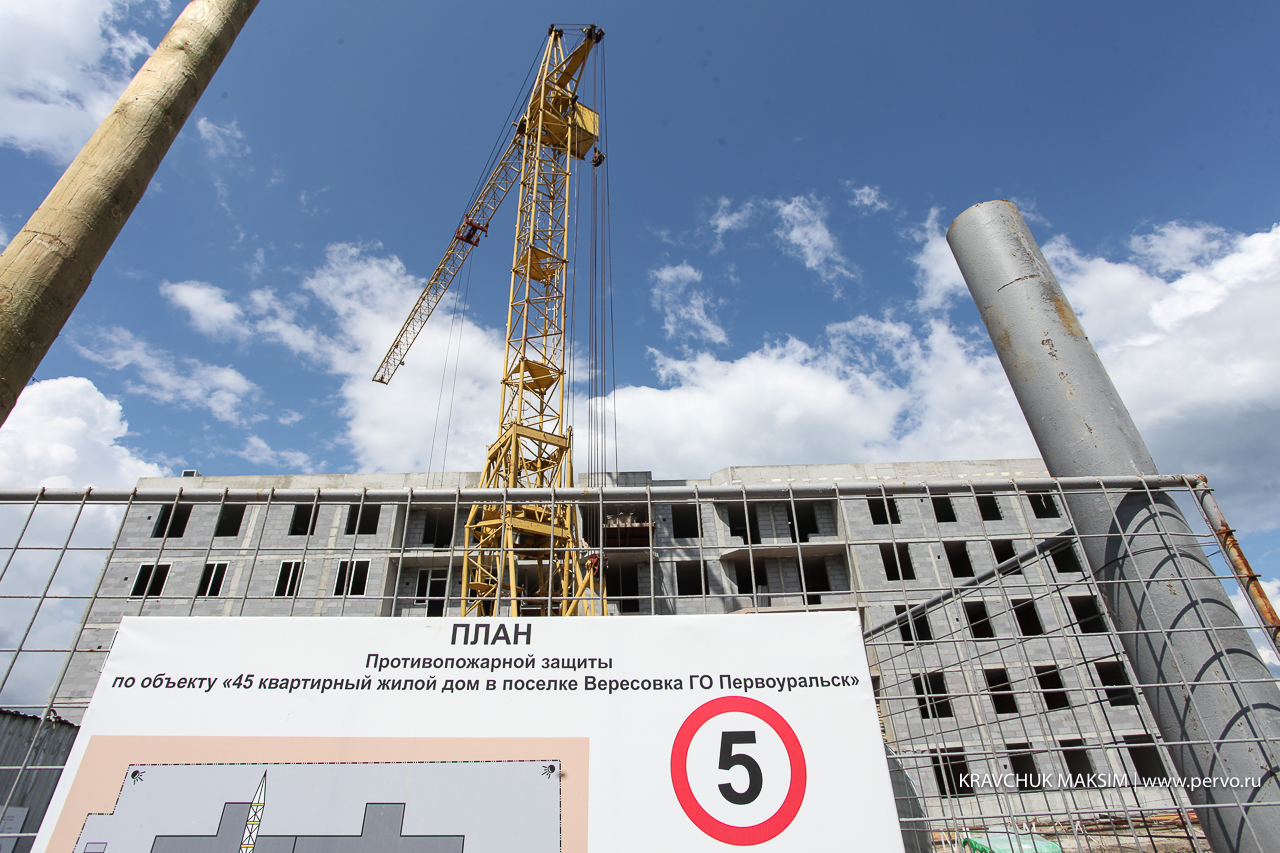 Энергетики завершают работы по подключению к сетям дома в Вересовке