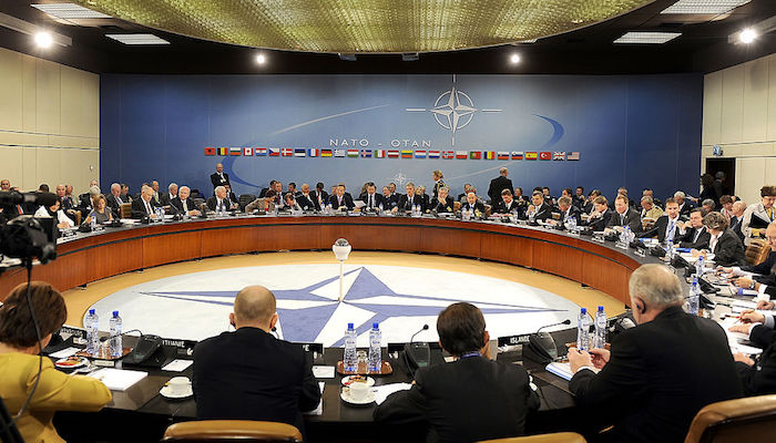 В НАТО настроились на диалог с Россией