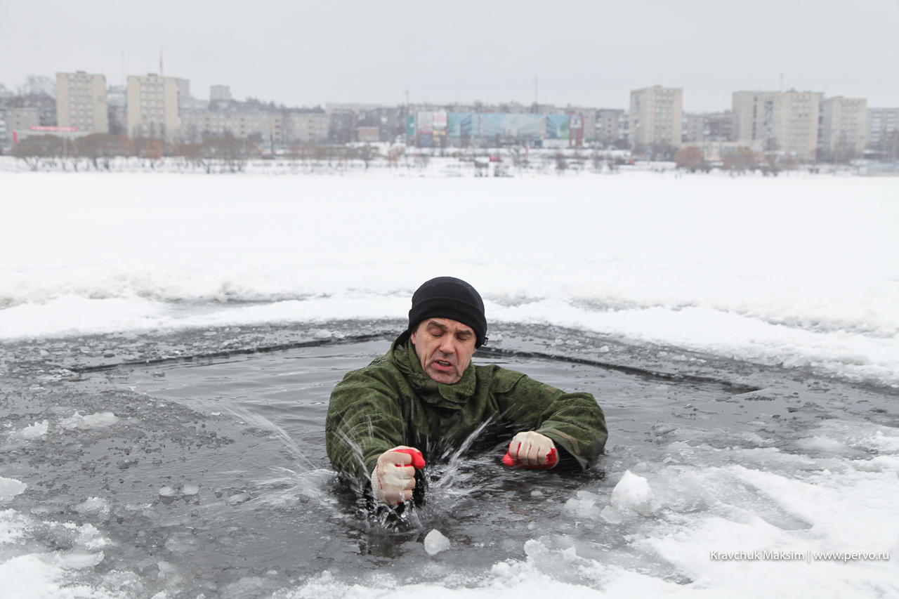 Спасатели предупреждают об опасности первого льда