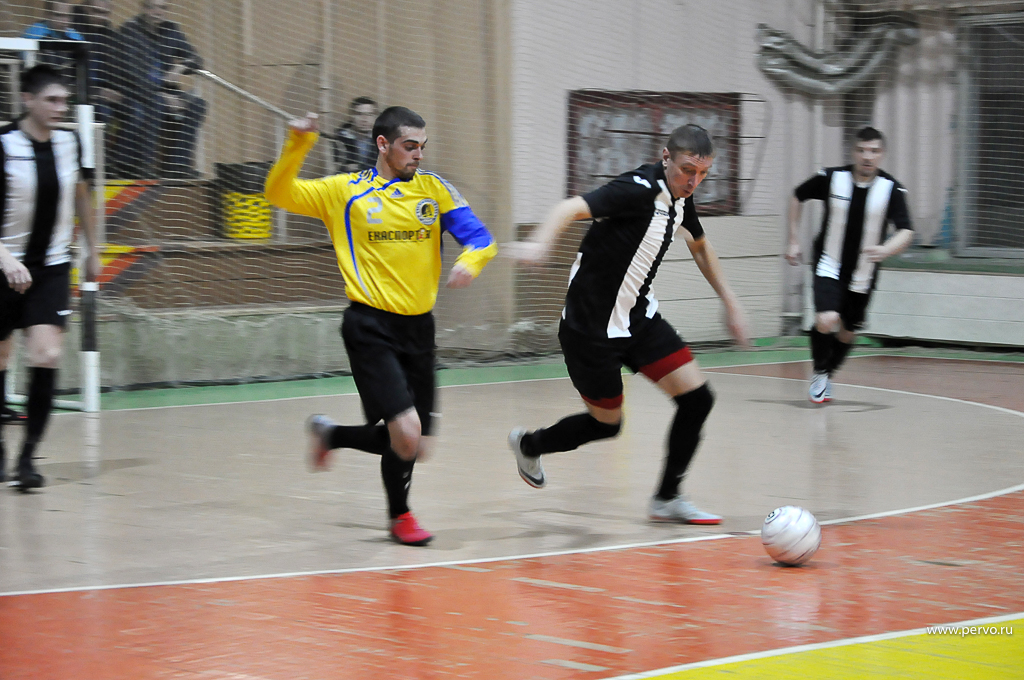 «Высшая лига» по мини-футболу стартовала в Первоуральске