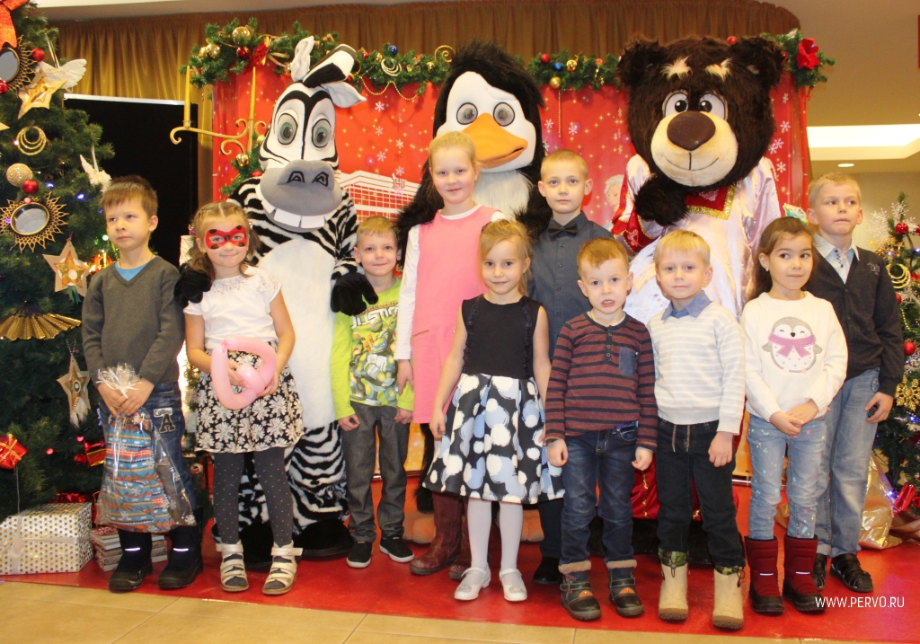 По инициативе Алексея Дронова дети посетили предновогодний спектакль в Театре эстрады