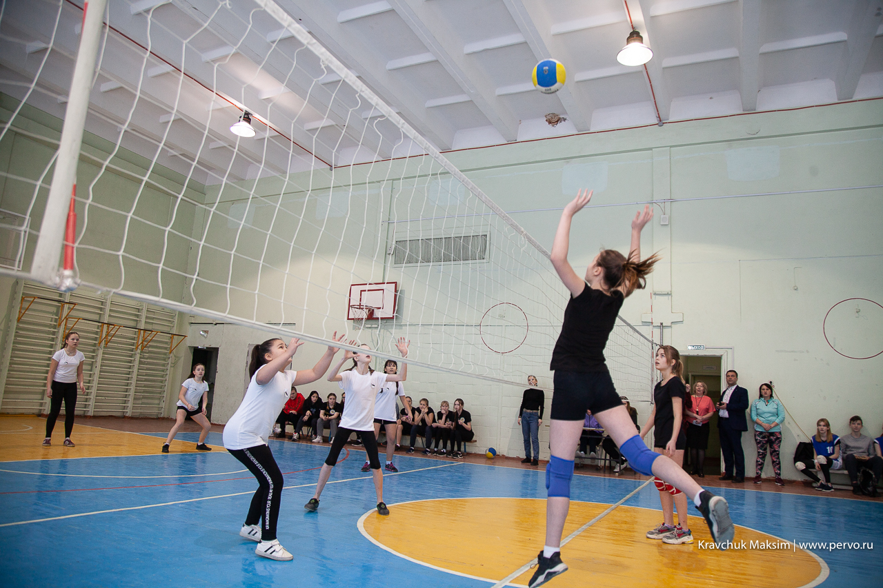 Старый-добрый пионербол вспомнили учащиеся первоуральских школ