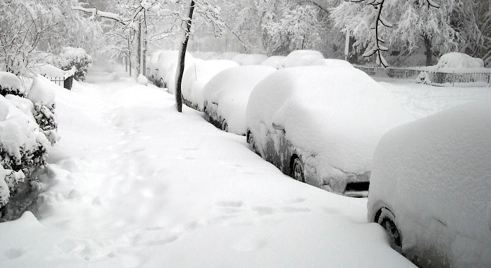 Сильный мороз отступает, но придут снегопады