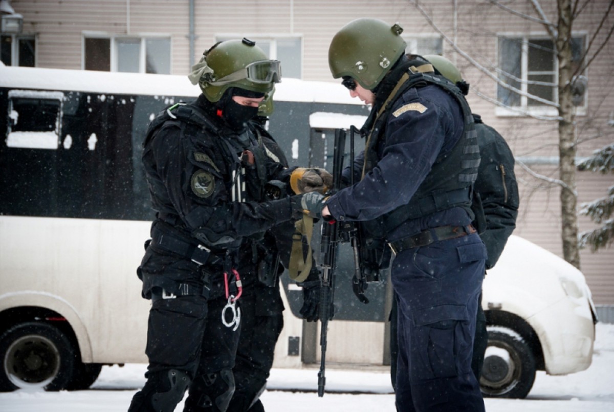 Спецназ пришел в школу №12