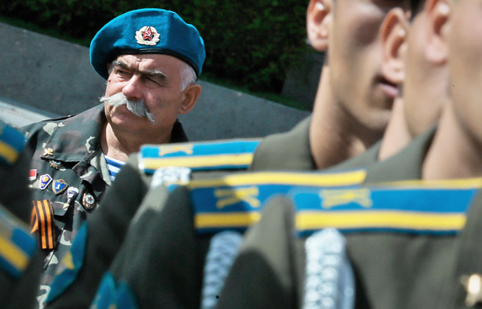 Курсанты ВДВ сорвали погоны в знак протеста