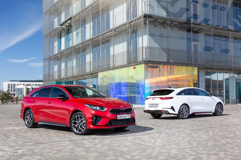 Стартовали российские продажи нового Kia ProCeed