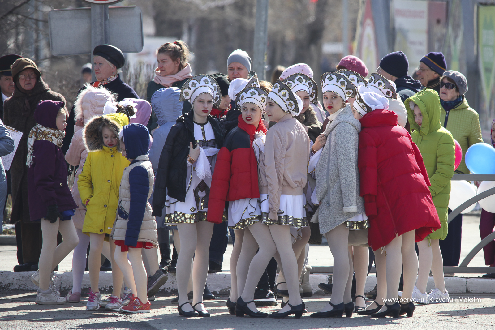 На Первомайскую демонстрацию в Первоуральске вышли 10 тысяч человек