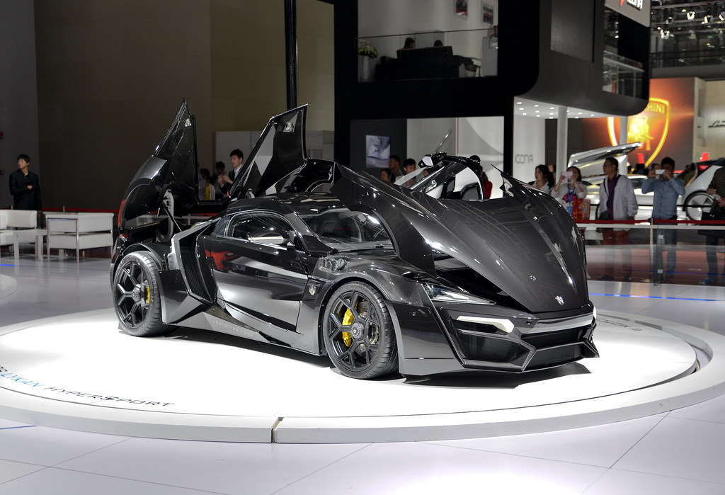 Редкий гиперкар Lykan HyperSport превратили в полицейскую машину