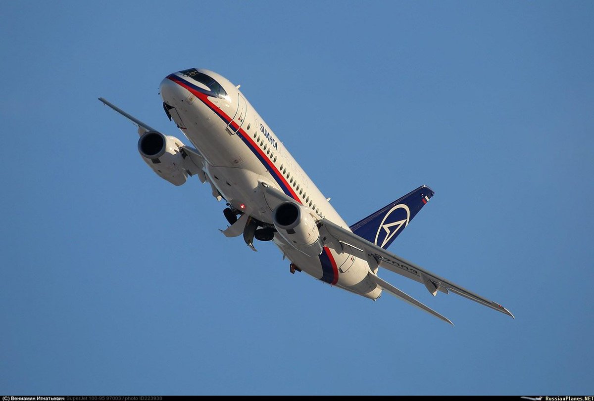 В Шереметьево высадили пассажиров еще одного SSJ-100 из-за запаха гари