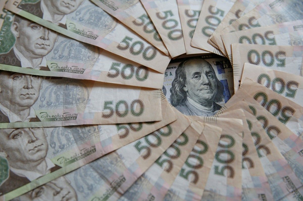 Четырехкратное обесценение гривны предсказали на Украине