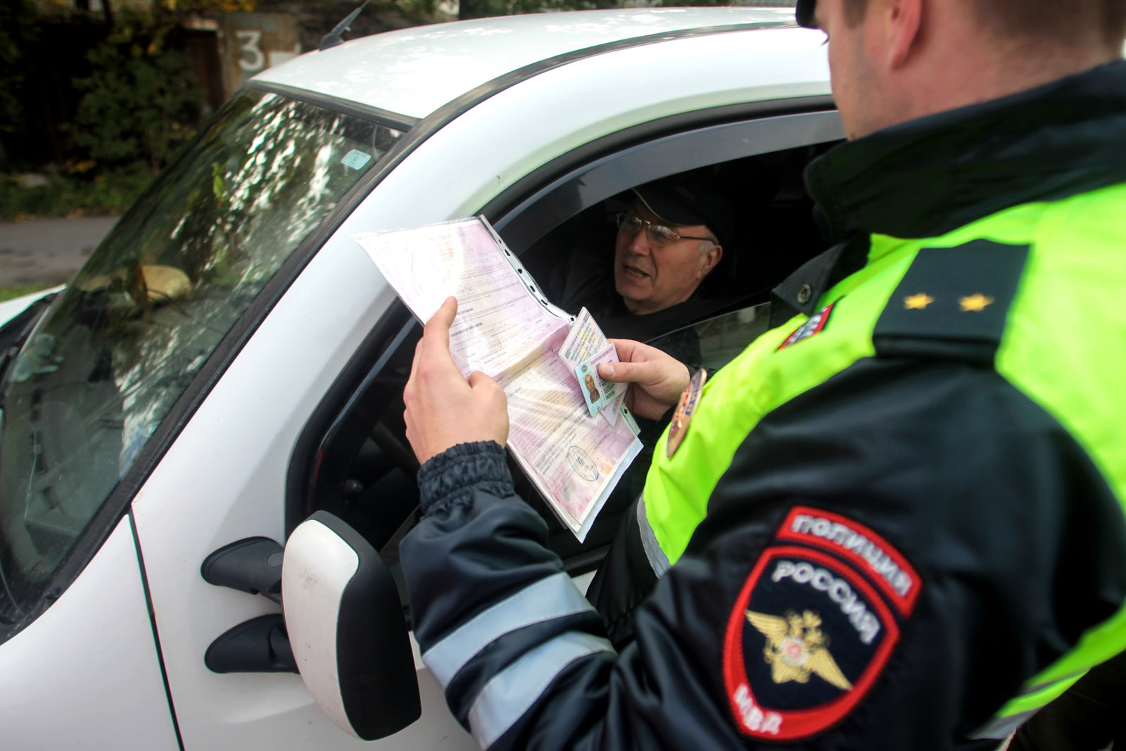 Должников будут ловить на дорогах в Первоуральска