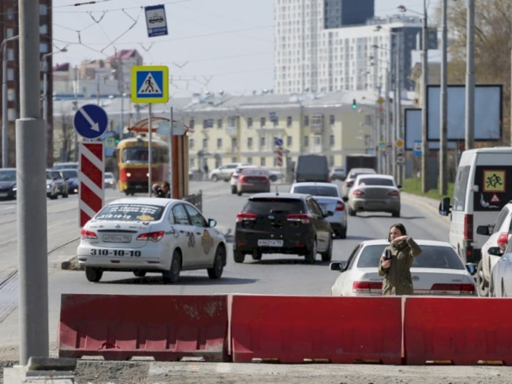 Макаровский мост в Екатеринбурге откроют после обеда