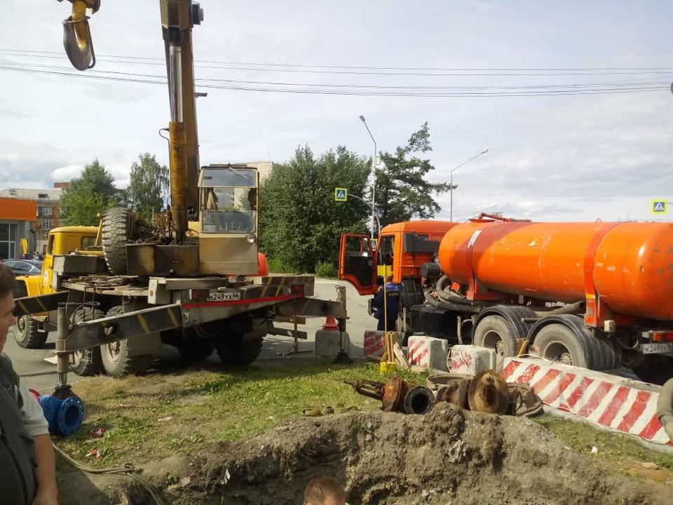 Спустя 50 лет на водоводе заменили задвижки