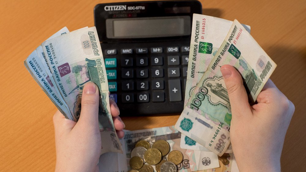 Законы октября повысят зарплаты, выплаты по ОСАГО и снизят налоги