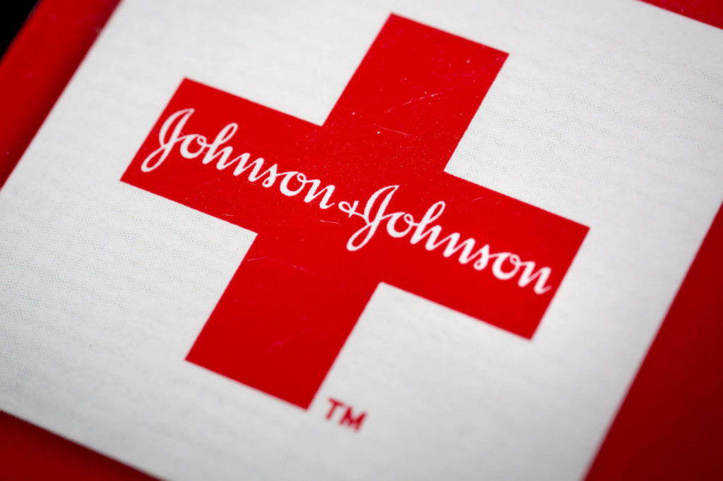 J&J выплатит $8 миллиардов мужчине, у которого выросла грудь