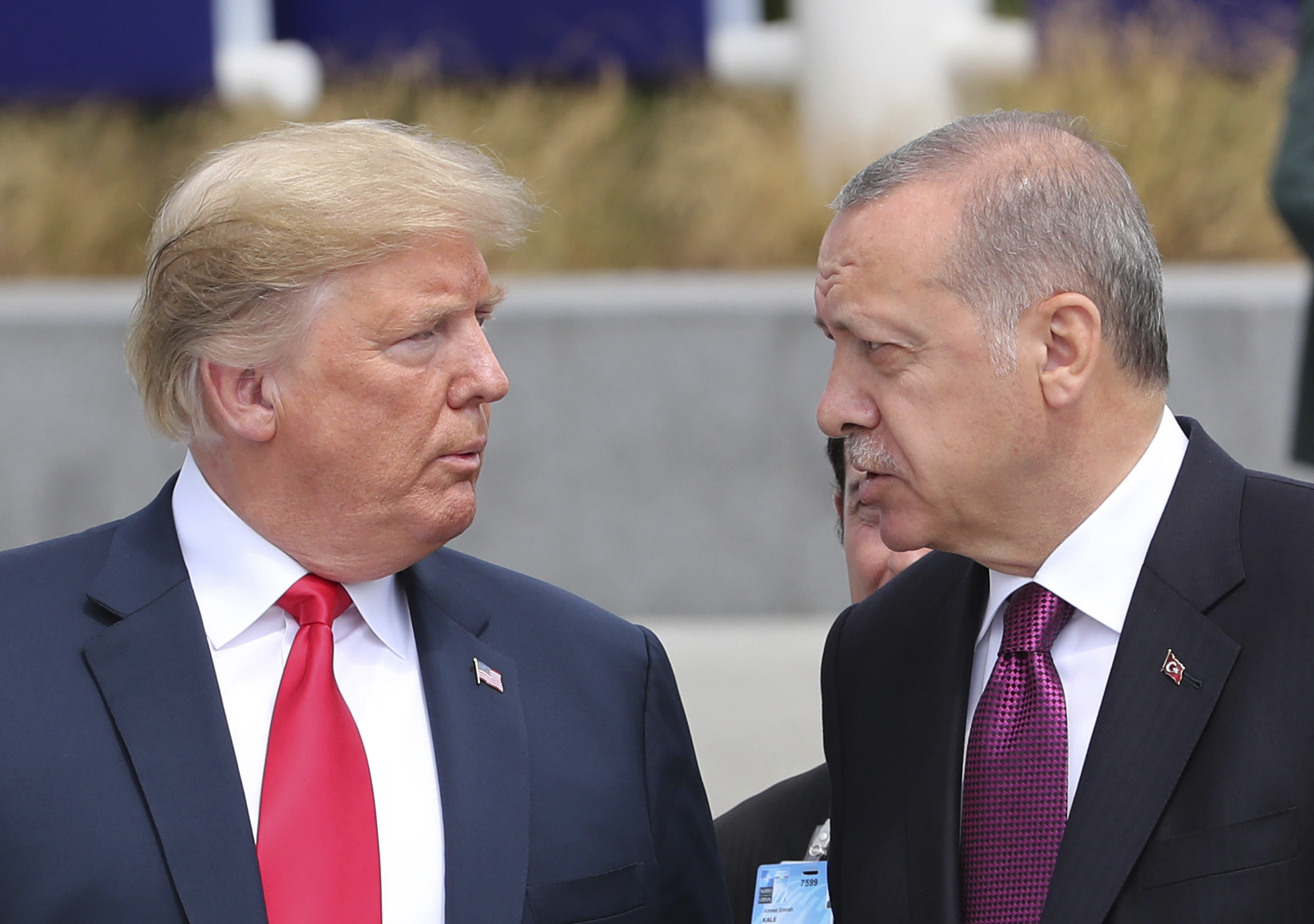 Трамп пригрозил быстро уничтожить экономику Турции