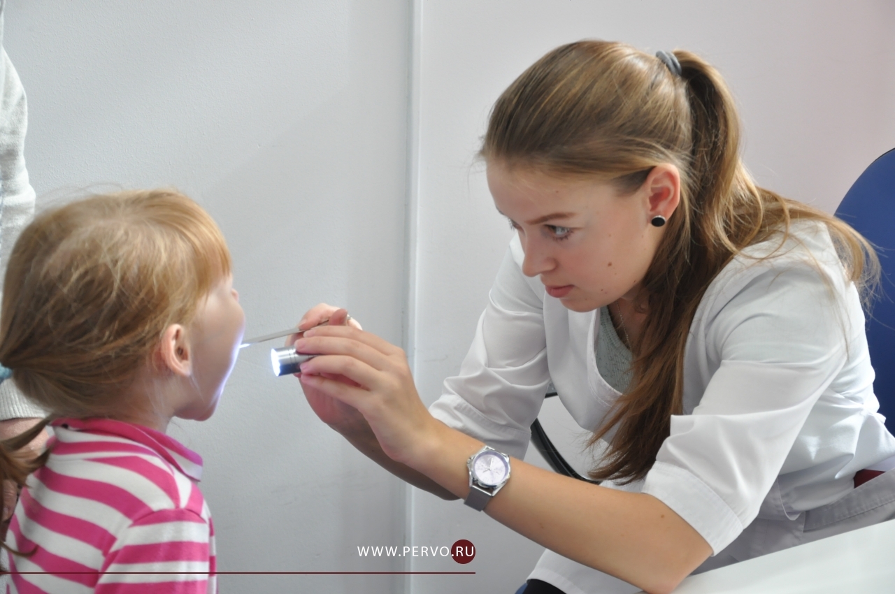 Штат детской больницы Первоуральска пополнился молодыми специалистами