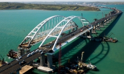 Крымский мост тестируют грузовыми составами
