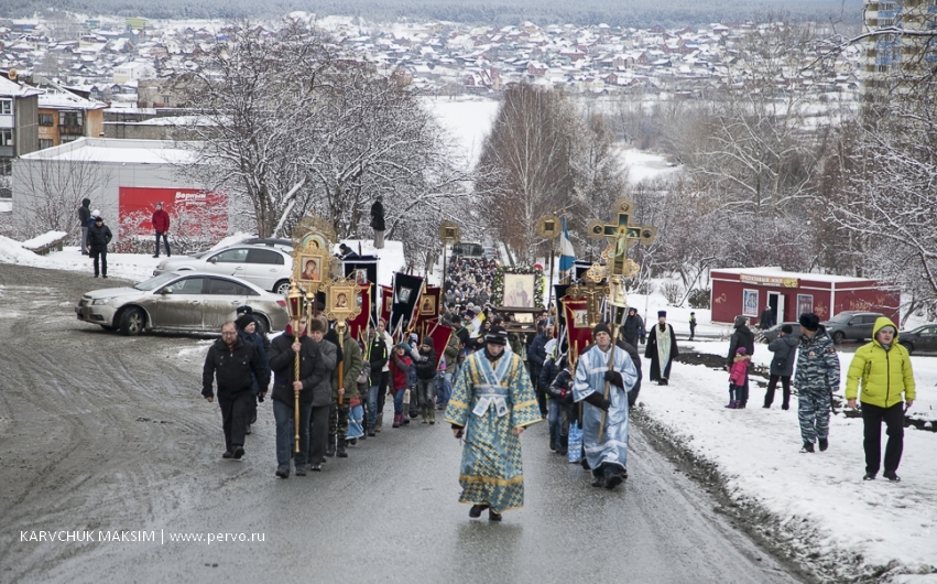 День народного единства первоуральцы отметили юбилейным крестным ходом