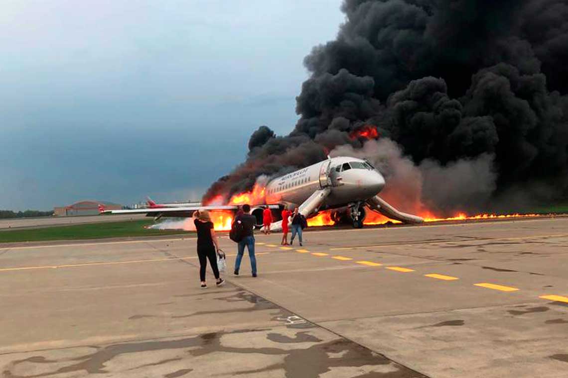 Авиакатастрофа с Superjet в «Шереметьево» произошла из-за «грубых приземлений»