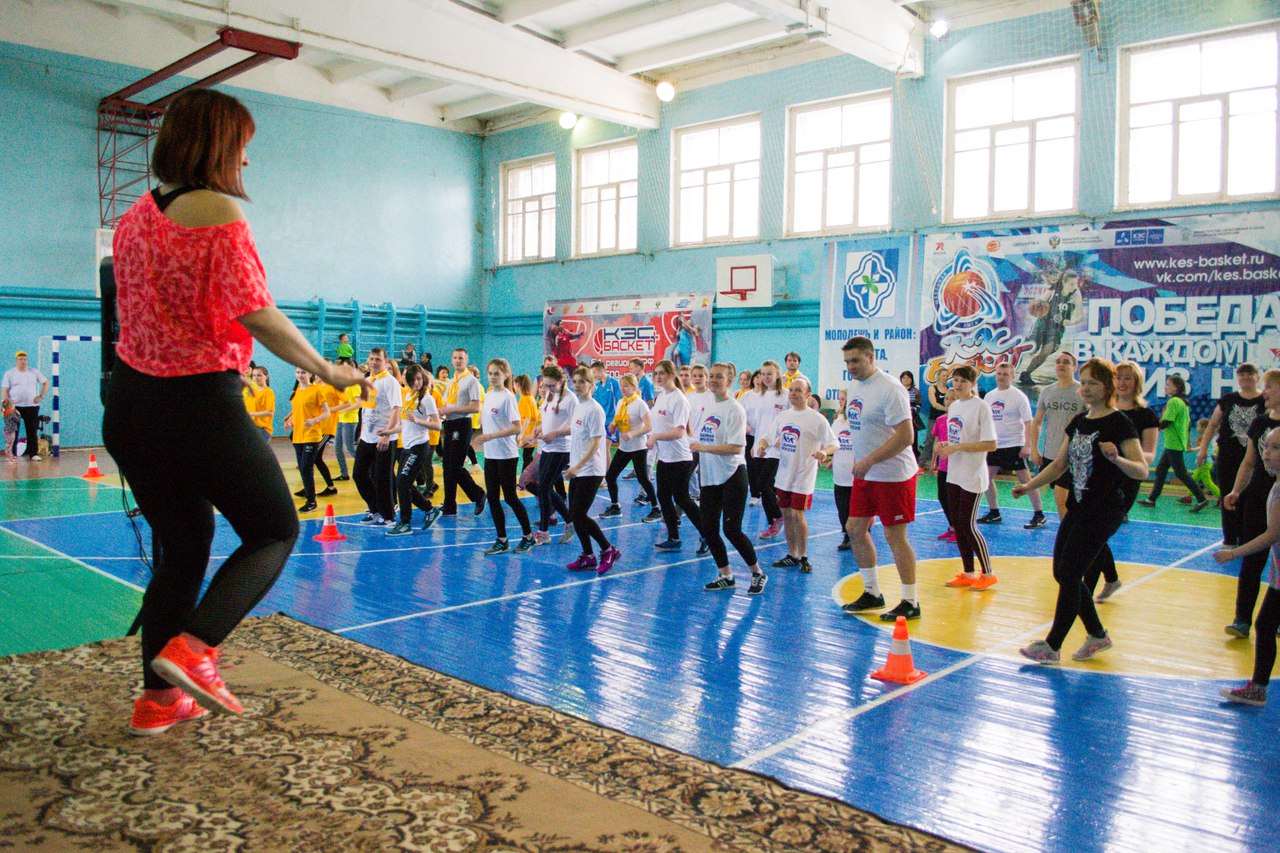 В Первоуральском «Доме спорта» состоялся традиционный спортивный праздник «Зарядка со стражем порядка»
