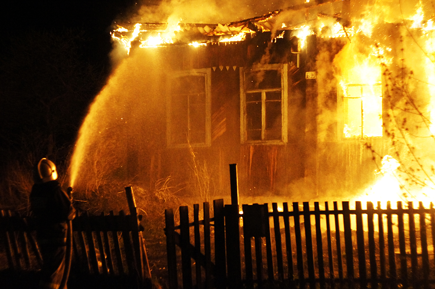 В Первоуральске сгорела квартира в жилом доме
