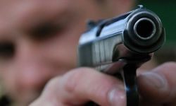 В Екатеринбурге посетитель бара открыл стрельбу по охране