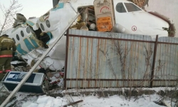 Пассажирский самолет упал в Казахстане. Видео