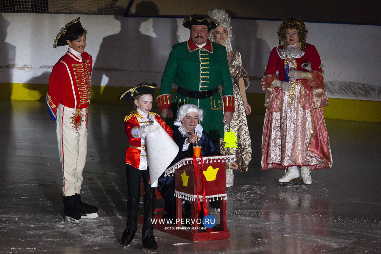 В Ледовом дворце показали новогоднее шоу «12 месяцев». Фотографии