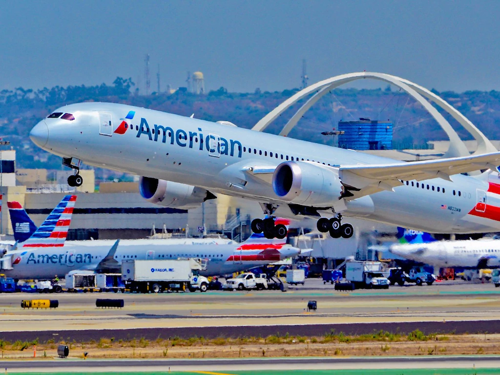 Boeing возместит American Airlines убытки от простоя самолетов