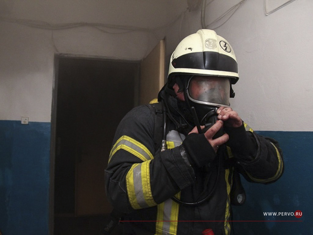 В Первоуральске в многоэтажном доме загорелся мусоропровод