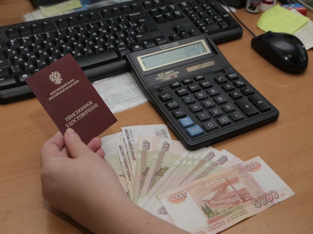 ПФР призвал россиян до 30 июня подать заявления на пенсии и пособия