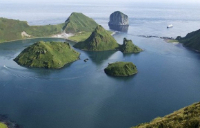 Кремль прокомментировал возможность отдать Японии два острова