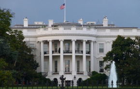 Белый дом готовит декларацию об объявлении режима ЧП в США
