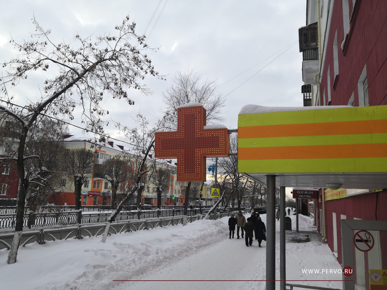 В аптеках закончились защитные маски