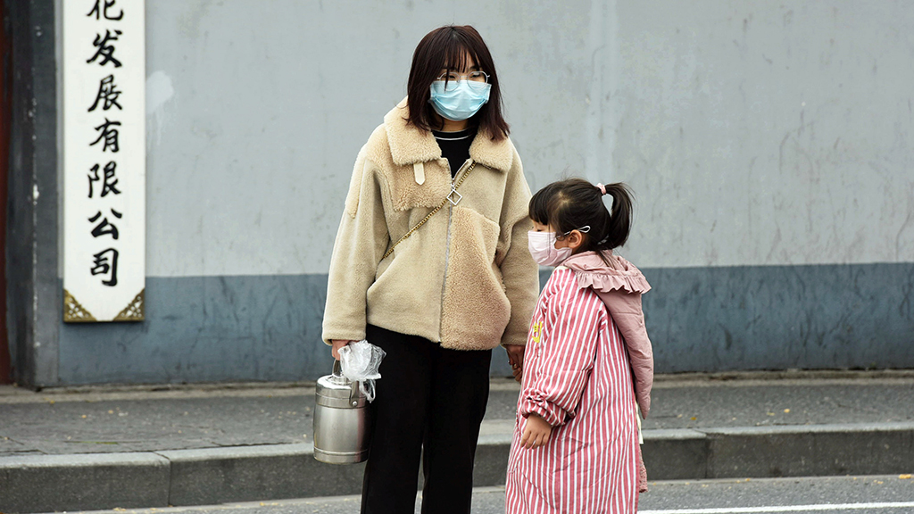 Число жертв коронавируса в Китае перевалило за 2,9 тыс. человек