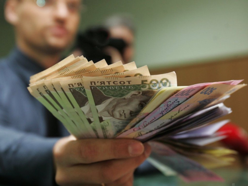 На Украине зарплаты министров планируют привязать к средней зарплате в стране