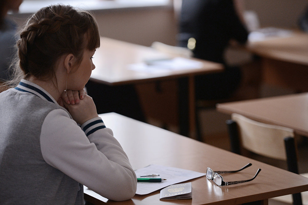 11 выпускников написали итоговое сочинение и изложение в дополнительный срок