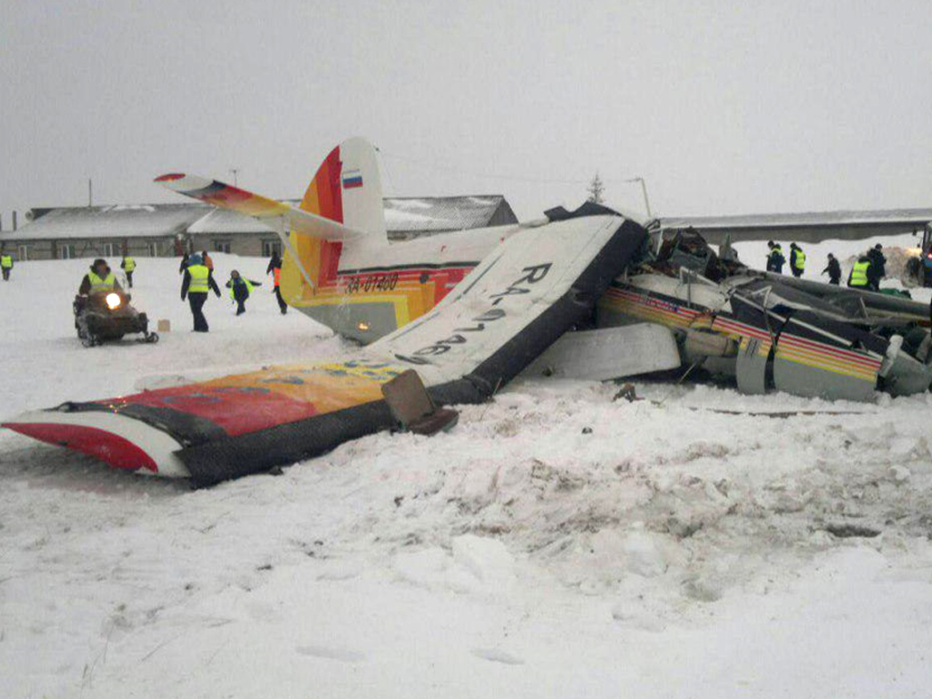 В Магадане при взлете упал частный самолет